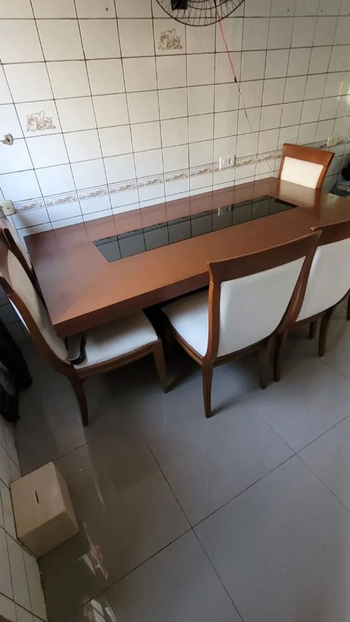 Mesa e cadeiras 