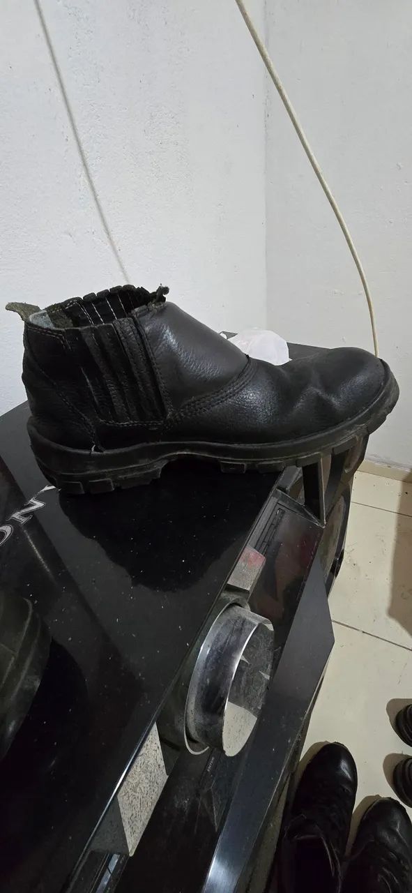 Bota de trabalho N42 - Foto 2