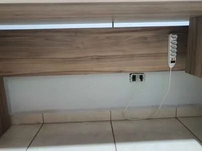 Mesa escritório MDF com gavetas impecável - Foto 5