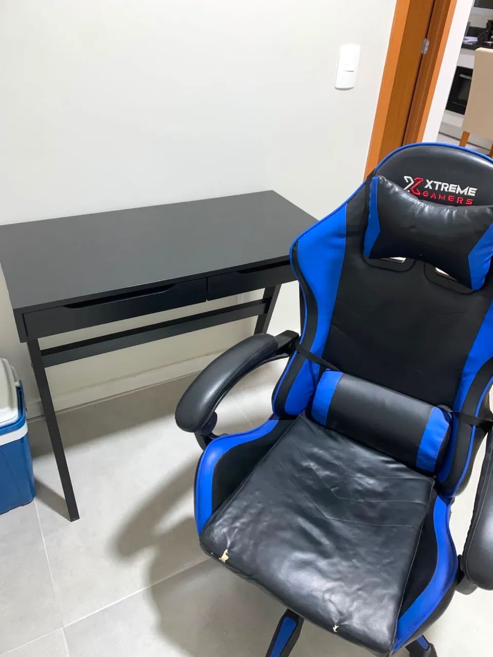 GAMING CHAIR AND DESK
