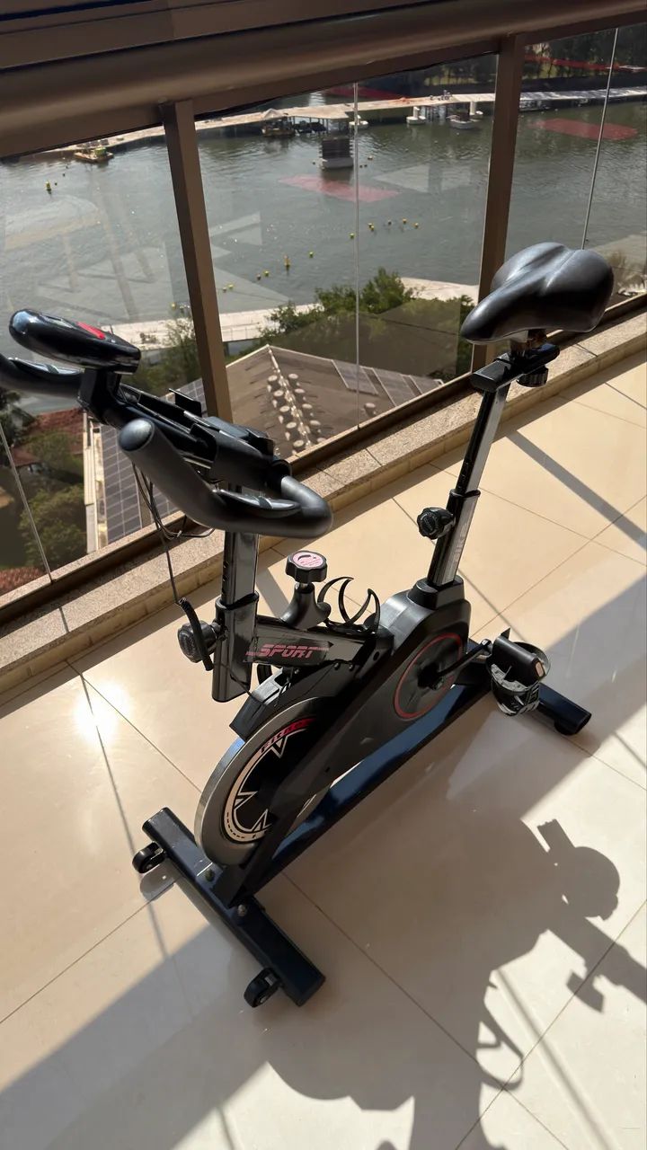 VENDO UMA BICICLETA ERGOMÉTRICA SEMI-NOVA