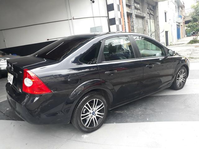Ford Focus Sedan Automático 2.O ÚNICO DONO COM 70 MIL KM - Foto 3