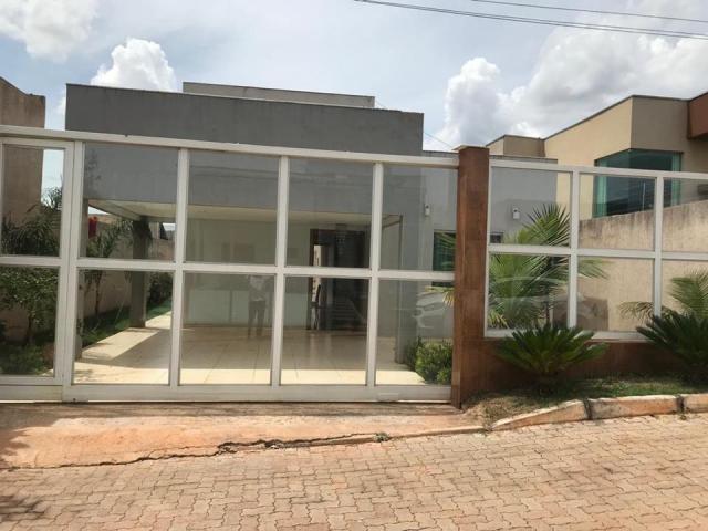 Excelente casa de condomínio, 3 quartos (2suítes), piscina, Quadra 06, Arniqueiras