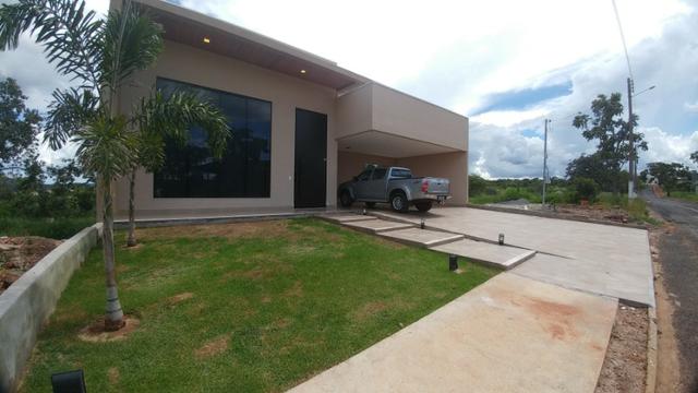 Casa Condominio Fechado, Alto Padrão com 04 Suítes, em Caldas Novas GO