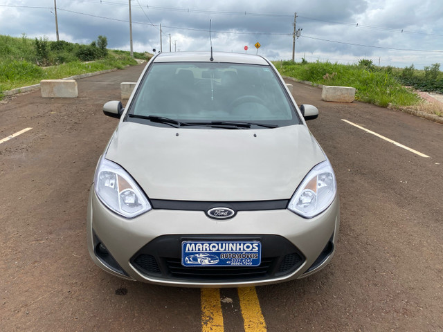 FIESTA 2012 HATCH 1.6 COMPLETO + MULTIMÍDIA E SENSOR DE RÉ