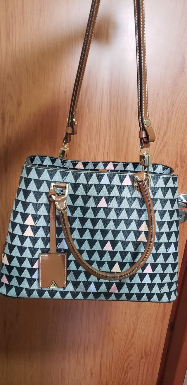 tote lara new triangle black