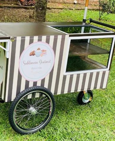 Food Cart com rodas aparentes semi novo