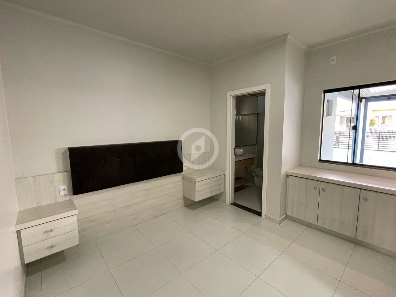 Casa Geminada de 3 quartos semi mobiliada - Foto 3