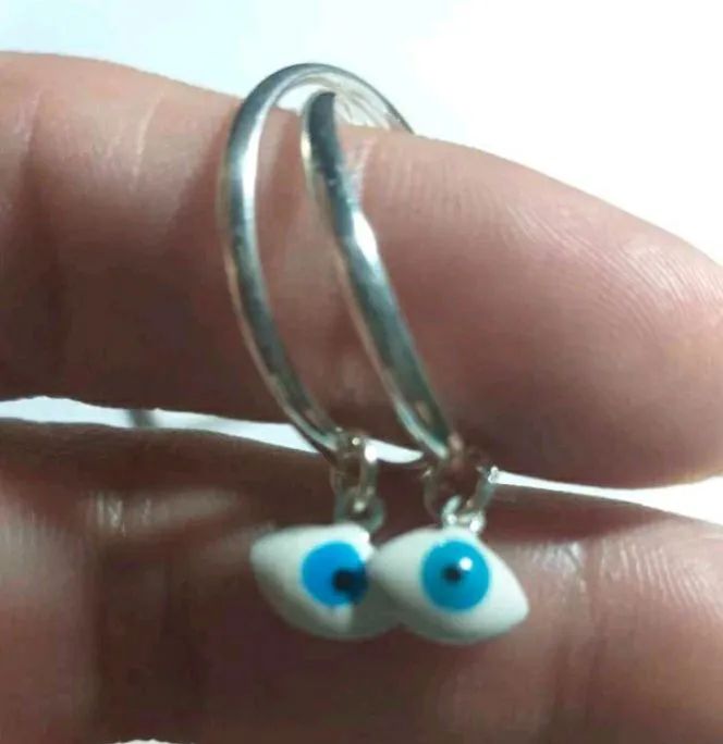 BRINCO ARGOLA COM PINGENTE OLHO GREGO - Foto 2