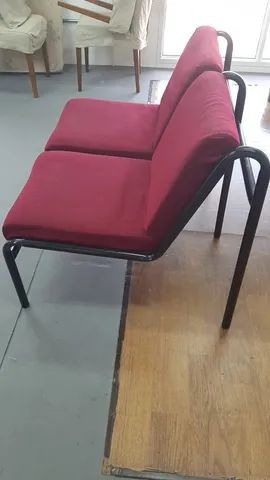 Sofá vermelho: 80(p) x 110(l) x 80(a)