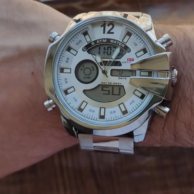 Relógio Prateado Fundo Branco Kat Wach - Foto 6