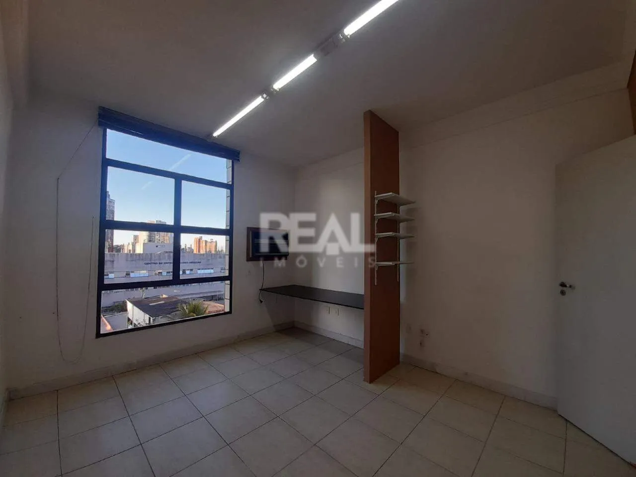 Sala com 38m² para alugar no Santa Efigênia, próximo a Santa Casa de BH.
