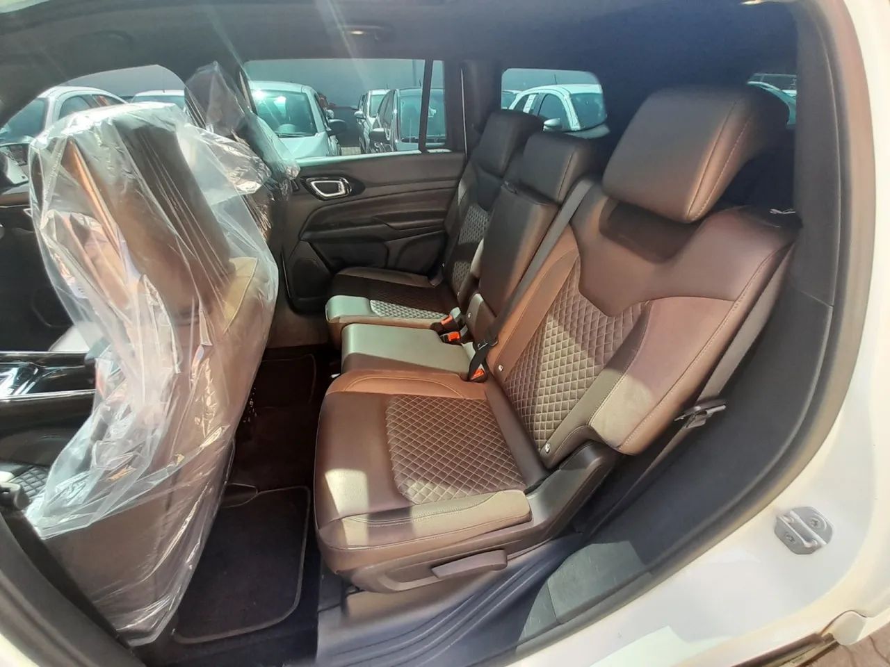 Jeep Commander Overland T270 1.3 TB Flex Aut., foto 9 de 12