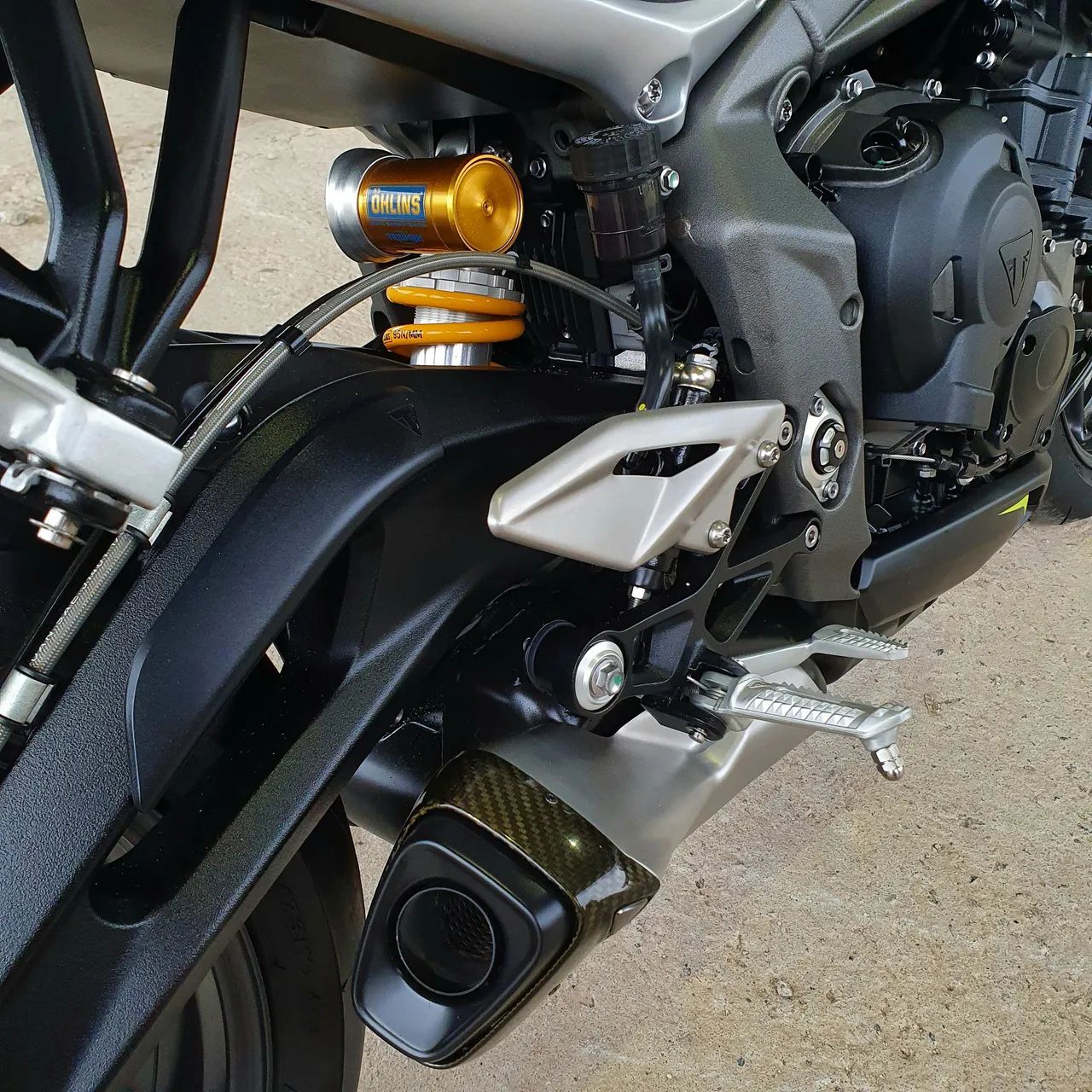 Slider protetor de motor Triumph Street Triple RS - Foto 4