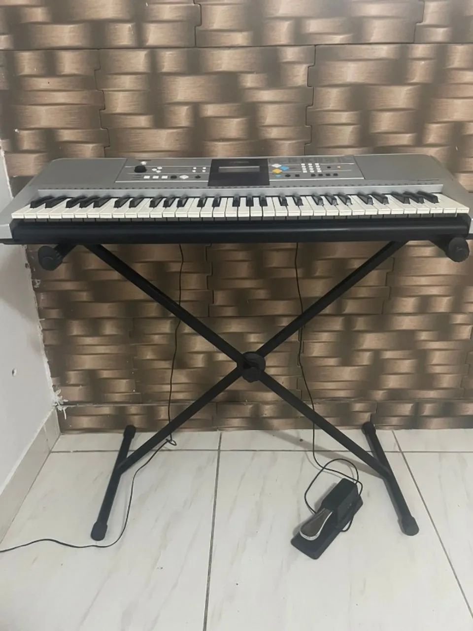 Teclado Yamaha PSR-E323