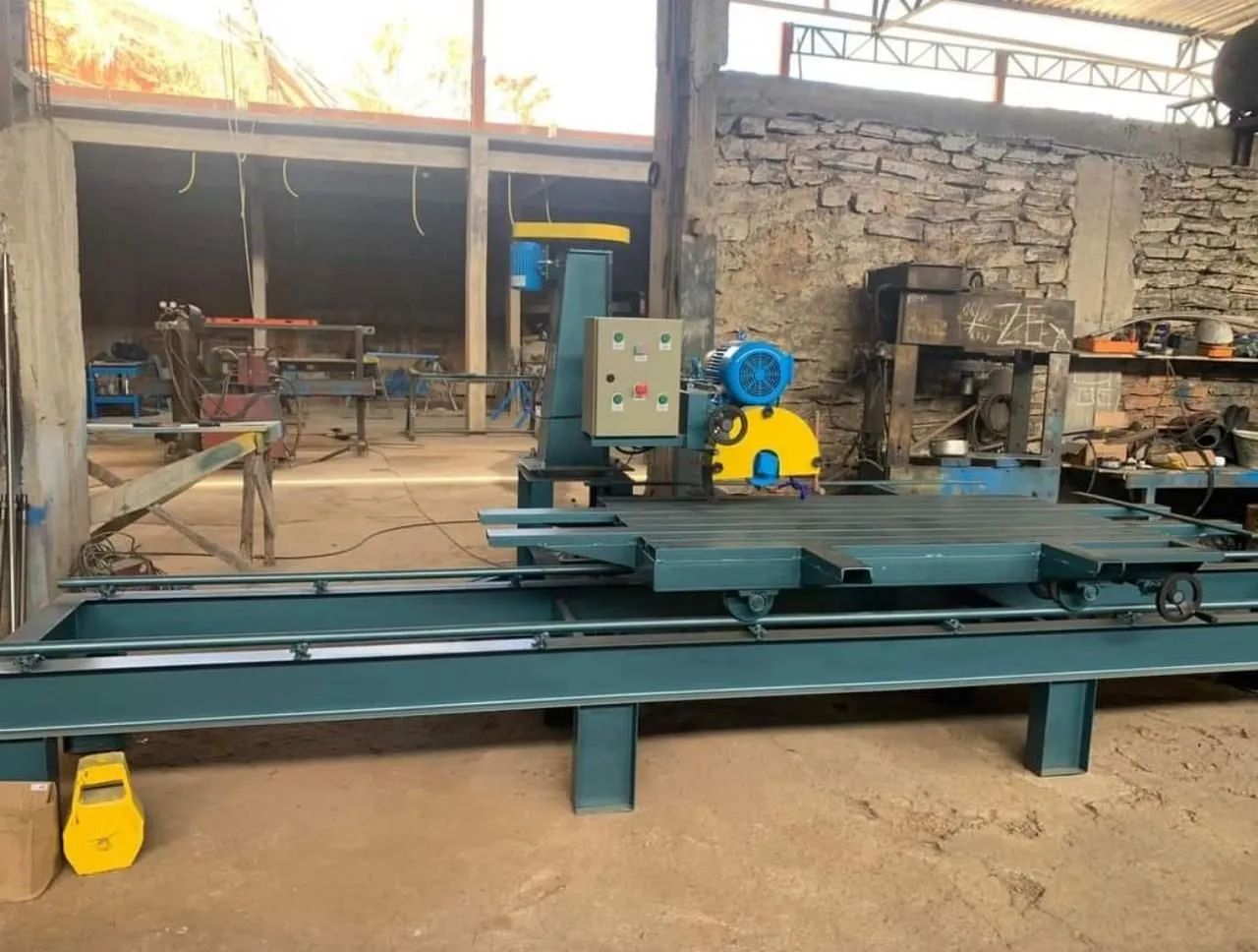 Máquina de corte de pedra