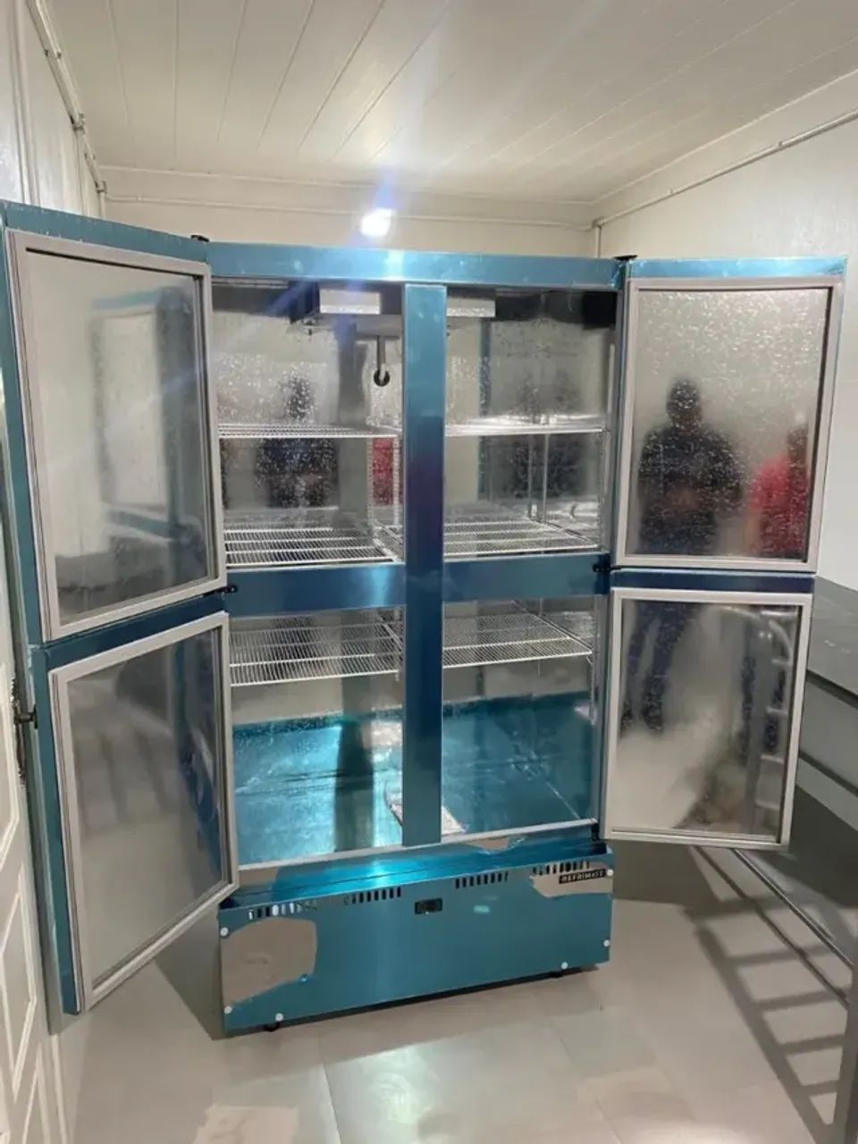 MINI CAMARA FRIA 4 PORTAS