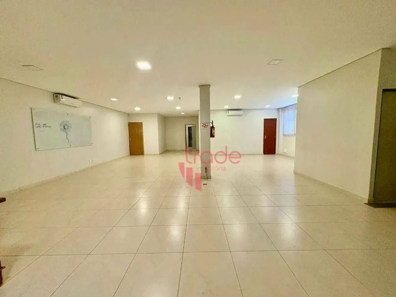 Salão Comercial Amplo para Locação no Bairro Nova Ribeirânia em Ribeirão Preto com 01 Sala - Foto 4