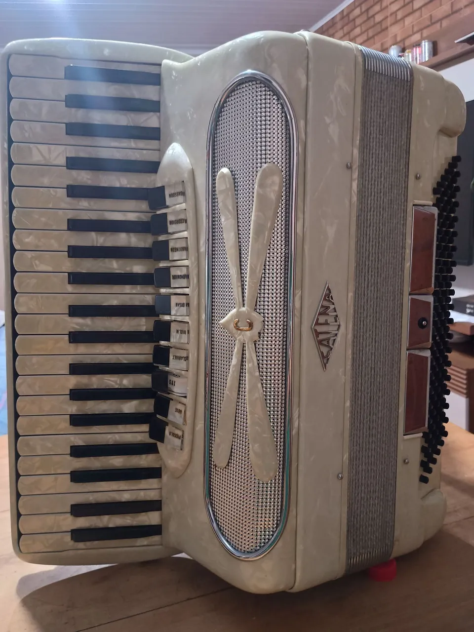 Acordeon catena italiano quarta e quinta de voz 