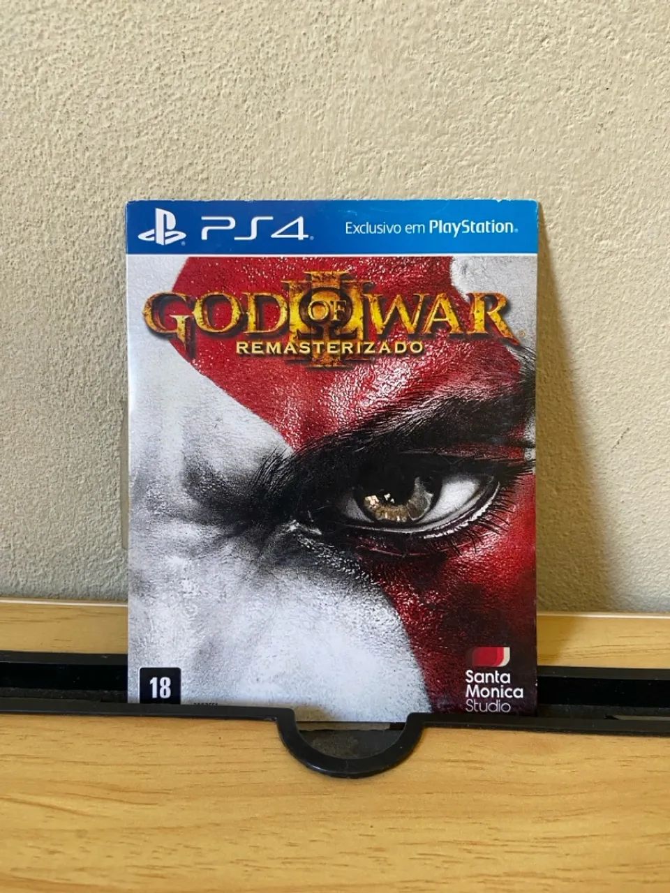 God Of War 3  PS4 (mídia física) Remasterizado em PT-BR (seminovo)