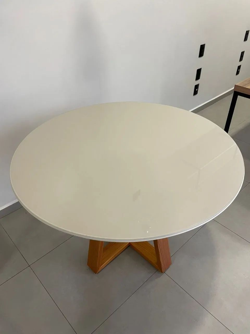 Mesa com 1,15m de diâmetro