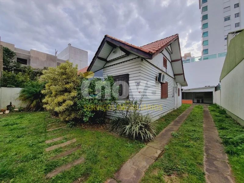 CASA NO CENTRO DE TRAMANDAÍ/RS