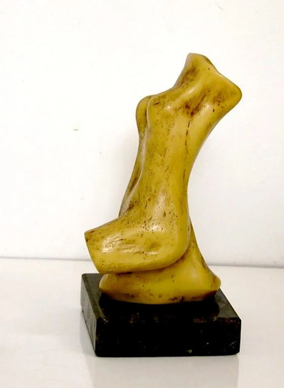 Escultura representando corpo feminino - Foto 2