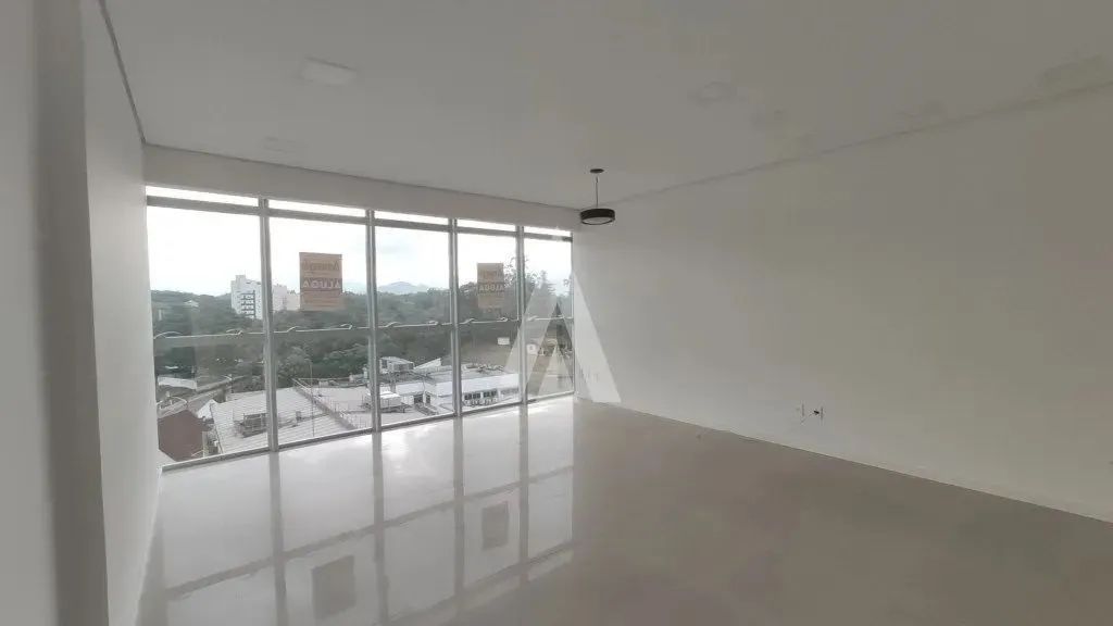 Sala Comercial à venda no bairro América em JOINVILLE, por R$ 385.000.00. - Foto 4
