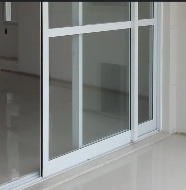 Porta de correr alumínio 2 folhas - EXCELENTE ESTADO - Foto 2