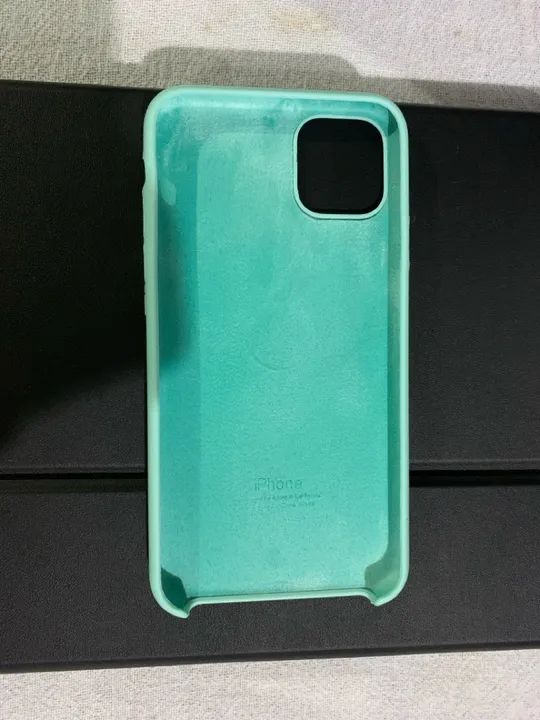 Capinhas Silicone Apple iPhone 11 semi nova. - Foto 2