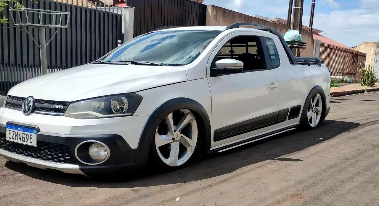 Saveiro Cross 