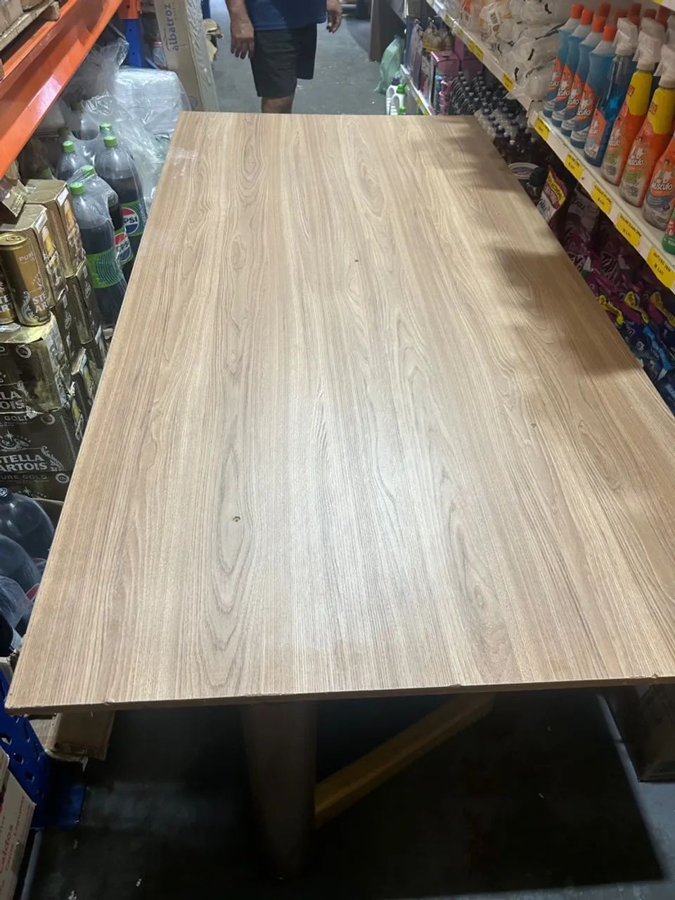 Mesa de madeira com design clássico - Foto 2