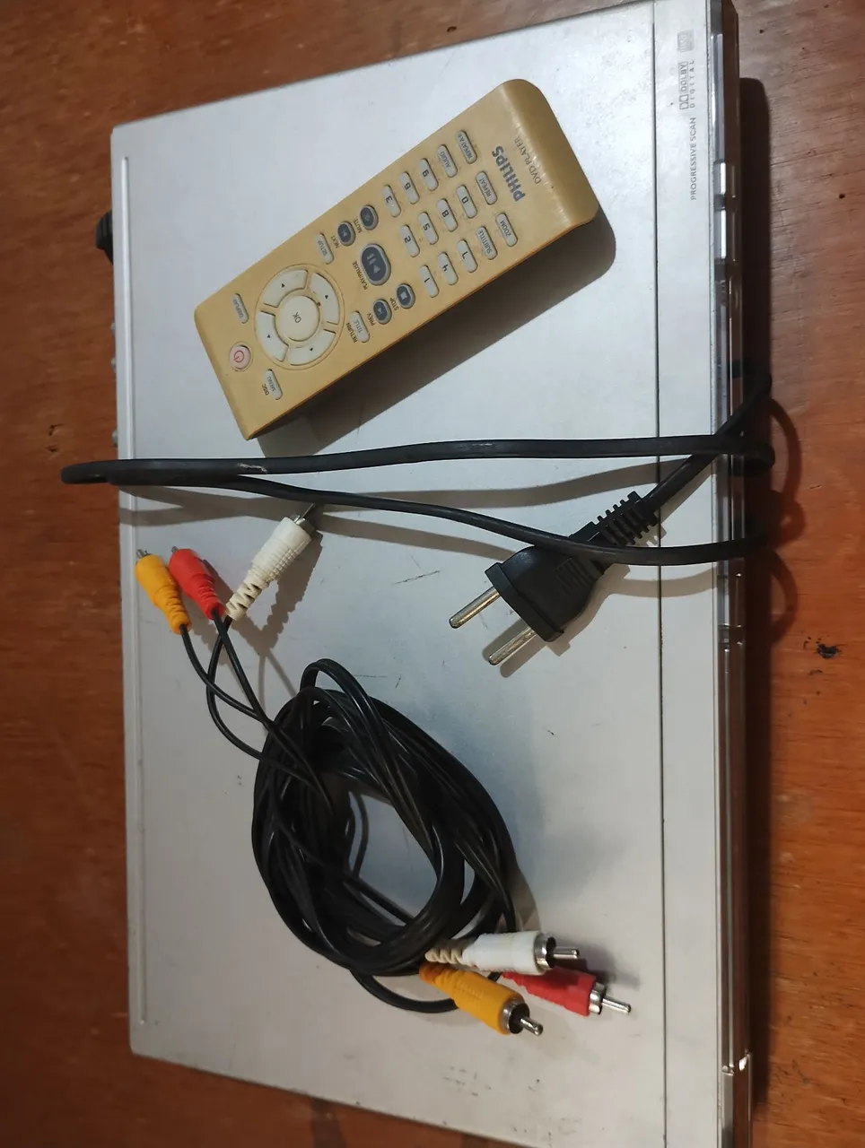 DVD Player Philips com controle remoto e cabos
