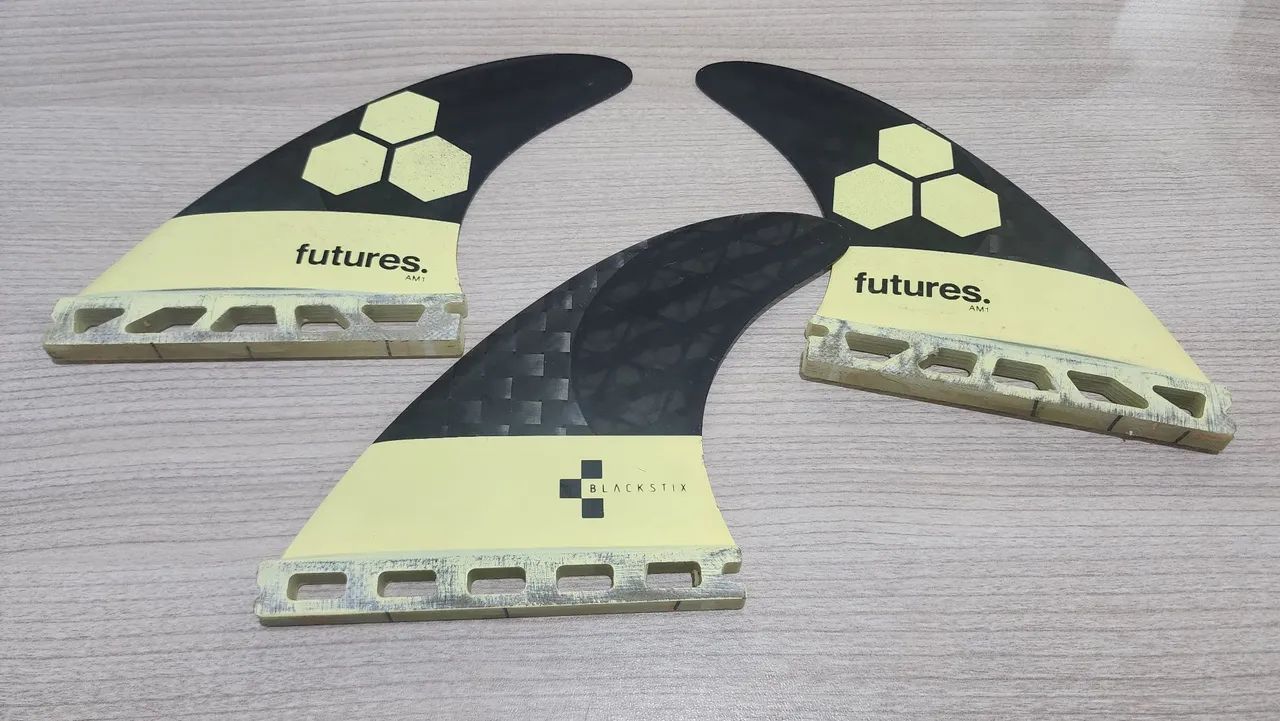 Quilha AM1 Triquilha 3 Fins Futures Construção Blackstix impecável  - Foto 3