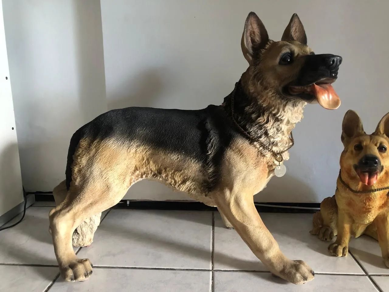 Escultura de Pastor Alemão em resina - Decoração para sua casa - Foto 2