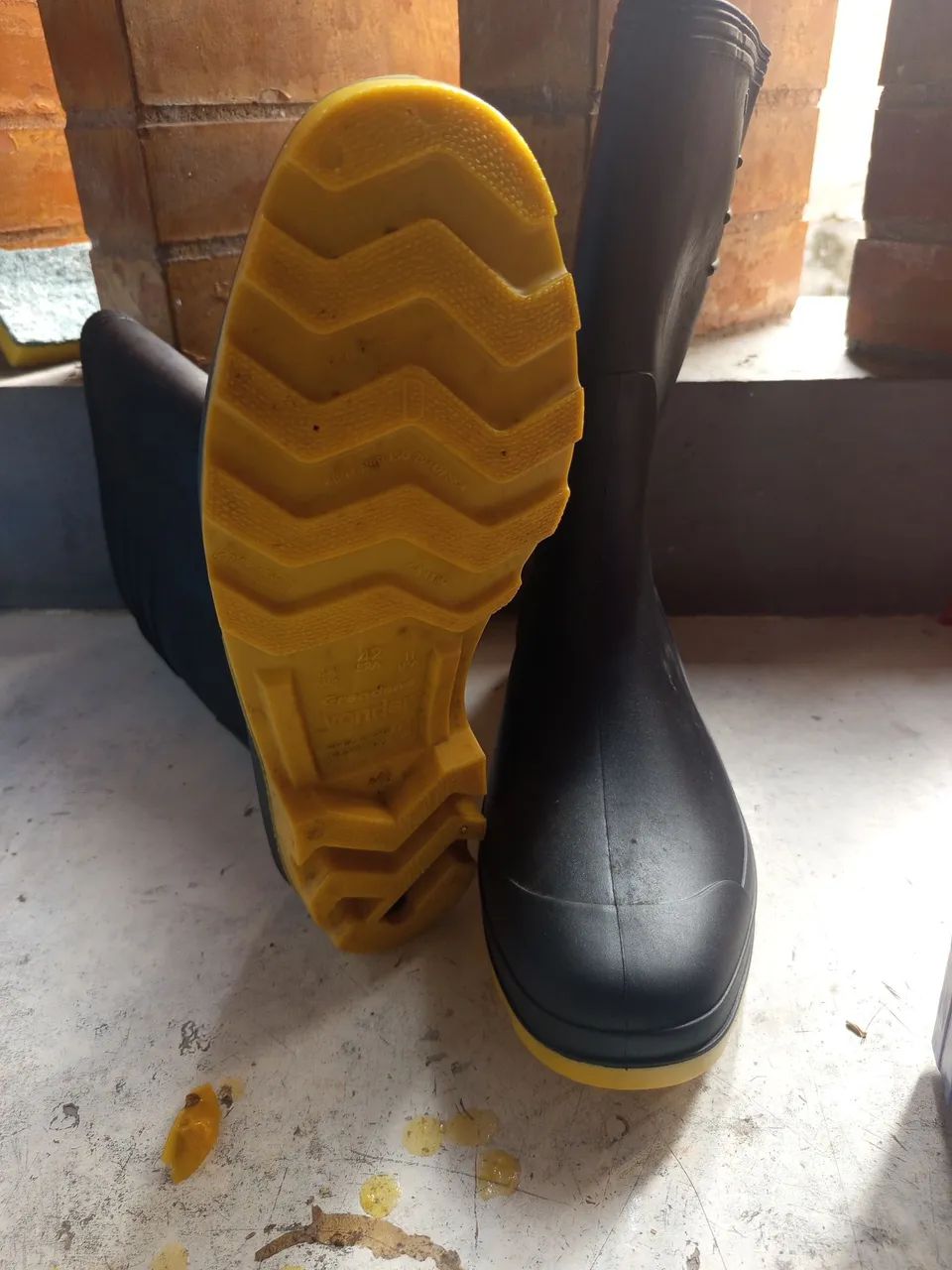 Botas de Segurança em Ótimo Estado - Foto 2