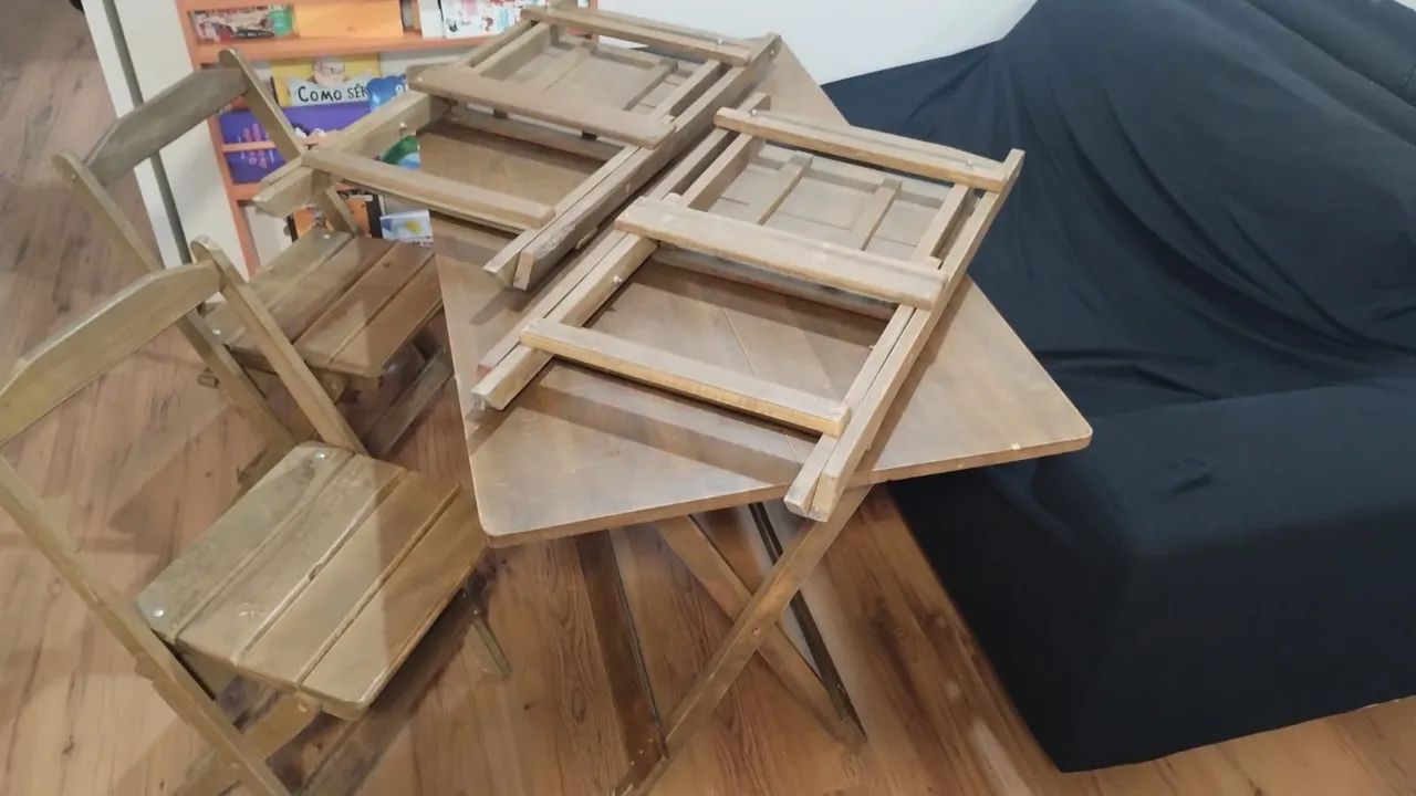 Conjunto de mesa e cadeiras dobráveis em madeira  - Foto 4