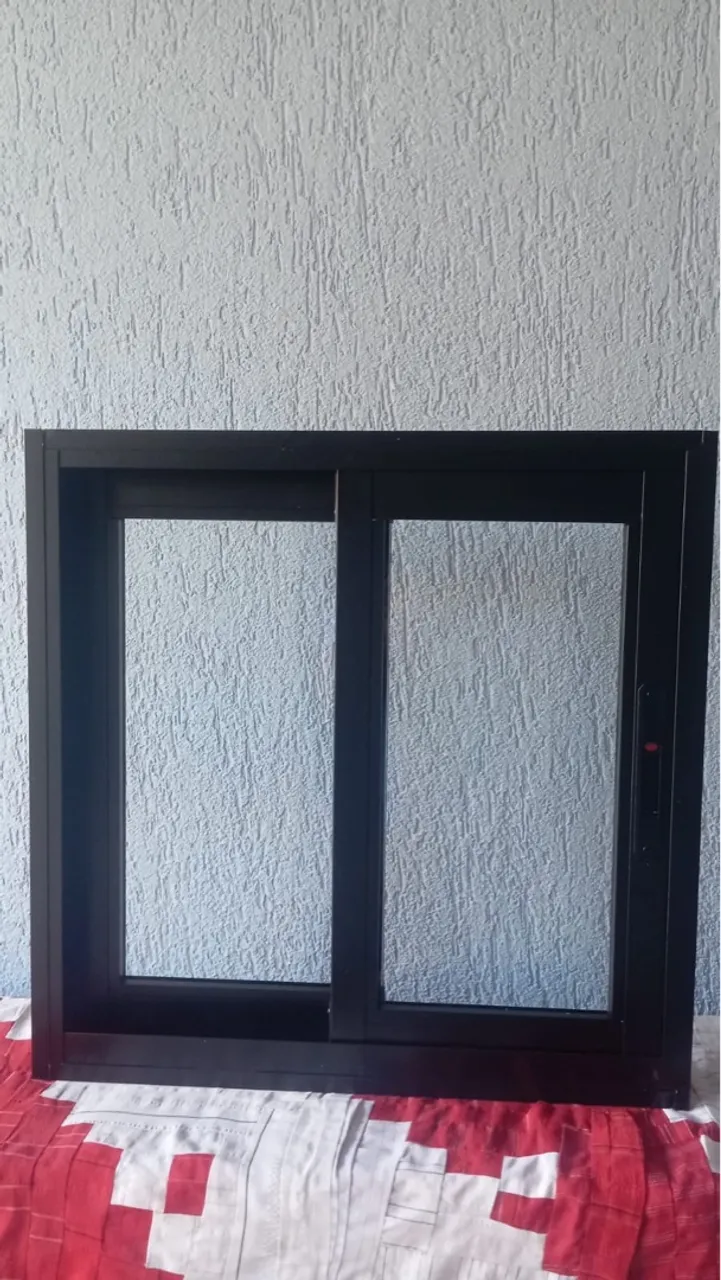 Janela de alumínio preta 50x50