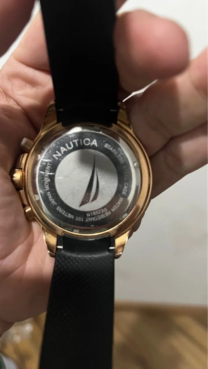 Relógio de pulso dourado com pulseira preta NAUTICA - Foto 4