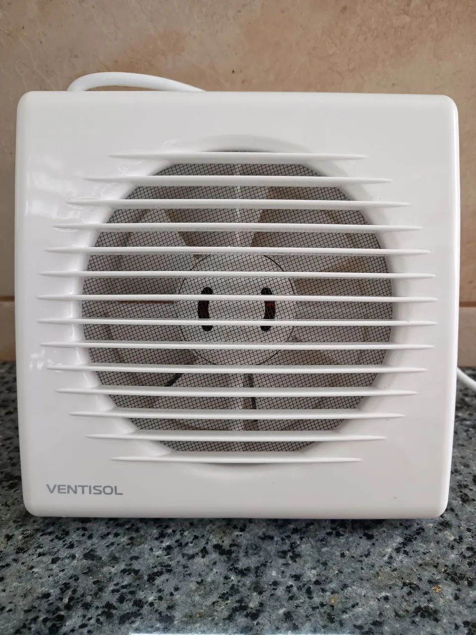 Vendo Exaustor para Banheiro 15cm Bivolt EXB 150 Ventisol, 127Volts, novo.