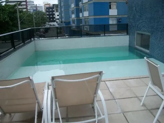 Apt. 2/4 sendo uma suíte, varanda, 70 m2, nascente, 2 garagens, perto da Escola N. Senhora