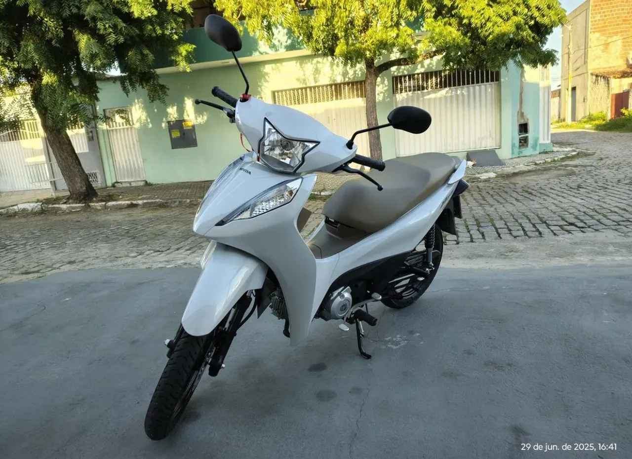 Vendo uma linda honda biz a top de linha zero km já está emplacada já
