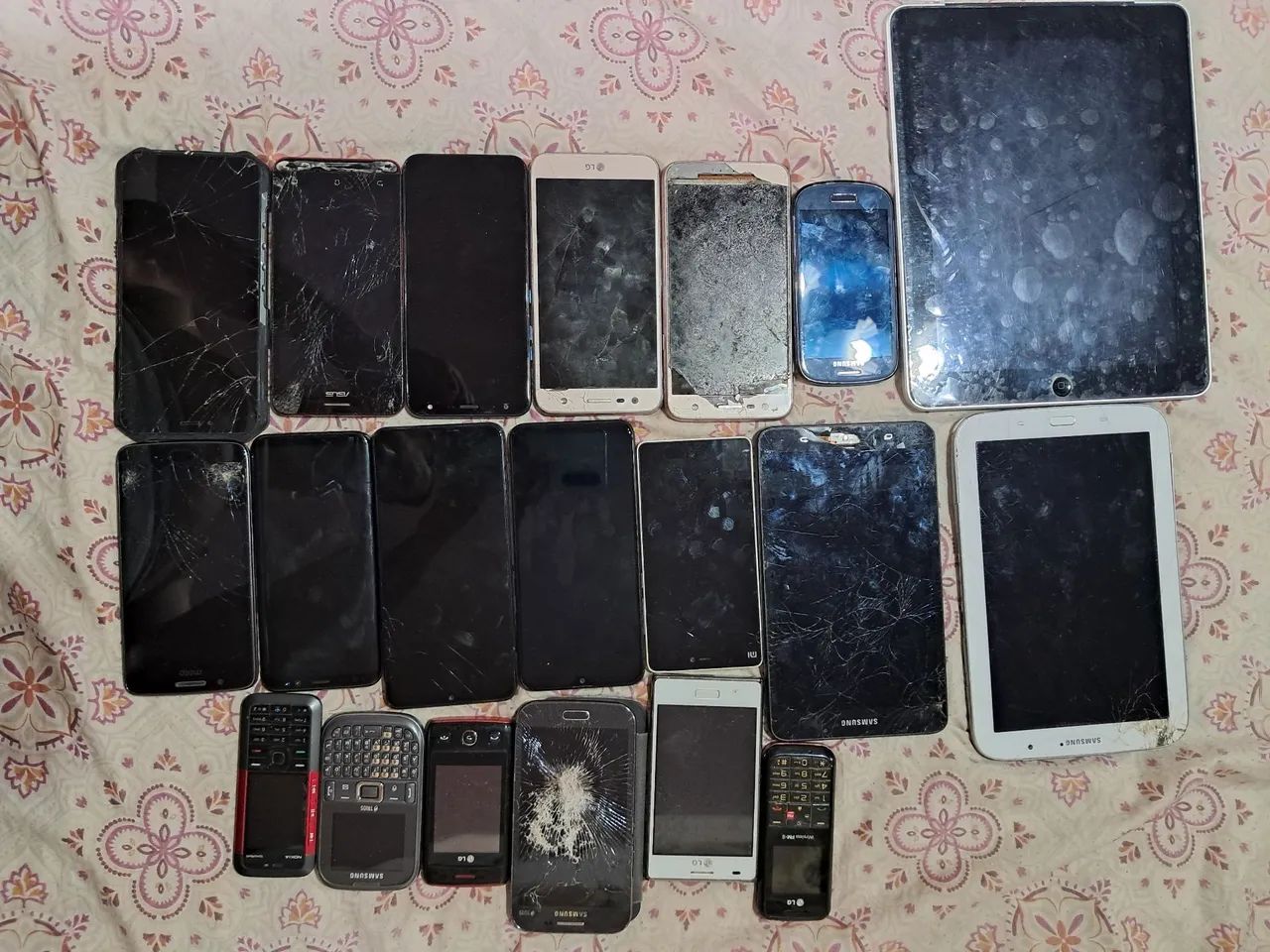 Celulares para retirar peças