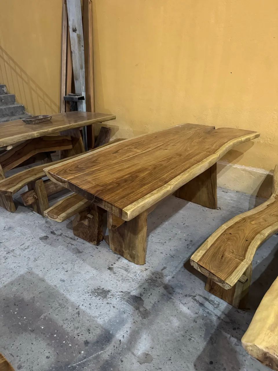 Mesa em madeira maciça  - Foto 2