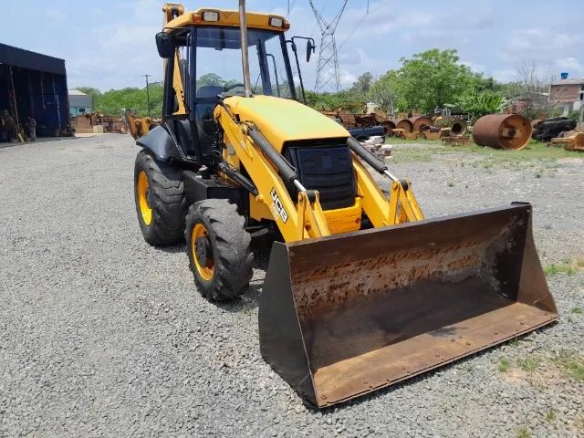 Retroescavadeira Jcb 3C Plus 2010 traçada 4x4 - Foto 4