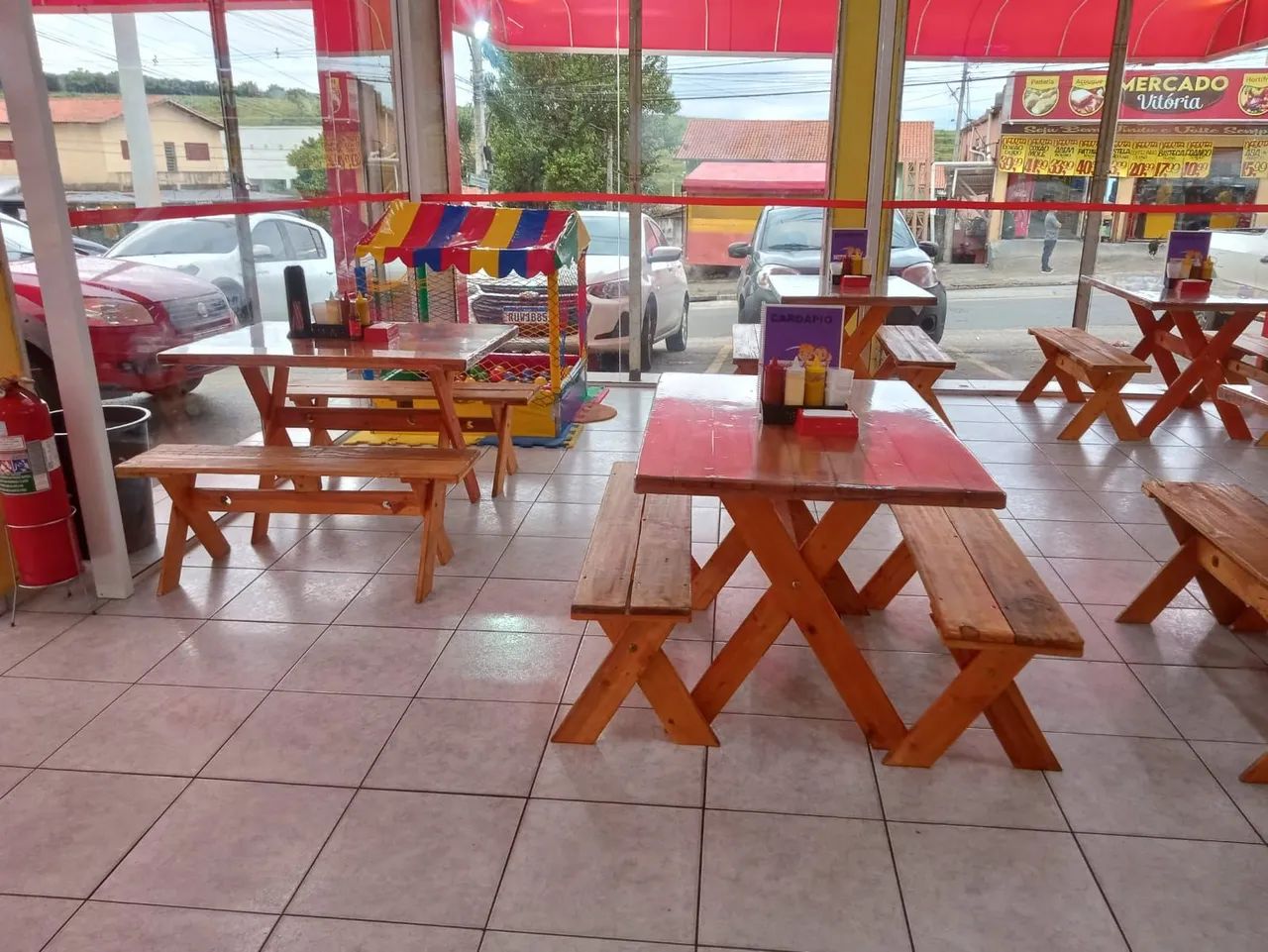 Jogo de Mesas e Bancos para Restaurante - Foto 4