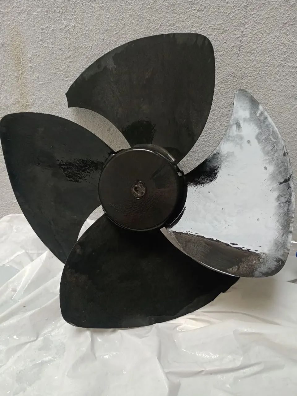 Hélice para ar condicionado 4 pás usado. - Foto 4