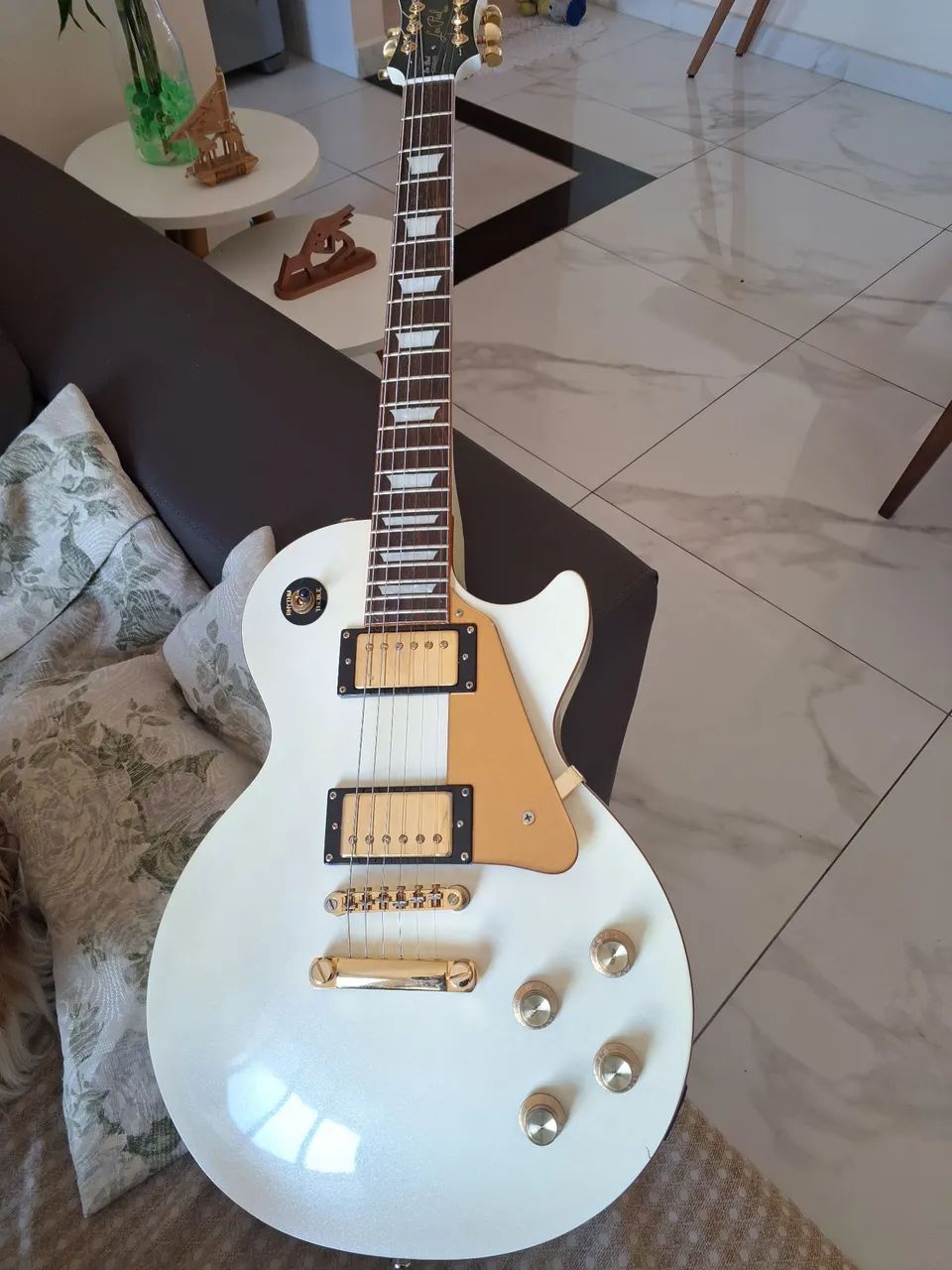 Guitarra Epiphone standard com case Gator. - Foto 5
