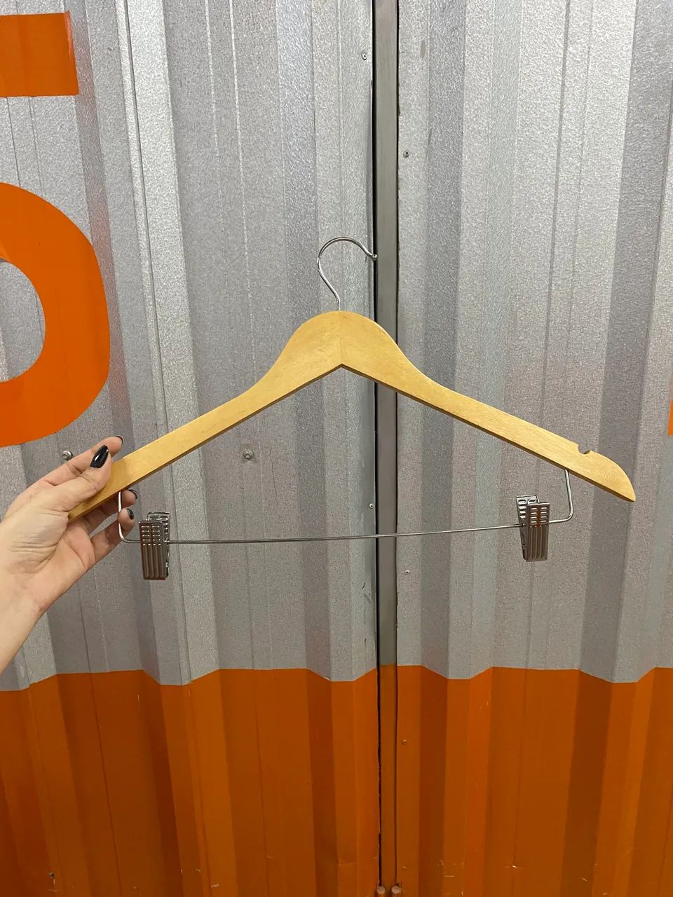 Kit 10 cabides de madeira 