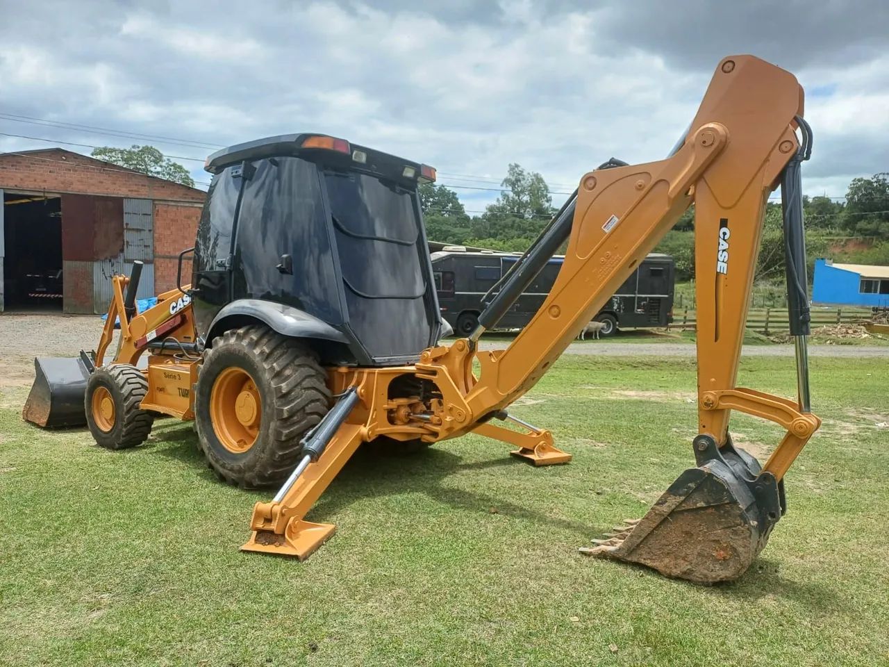 Retro Case 580 M 4x4  gabinada  - Foto 6